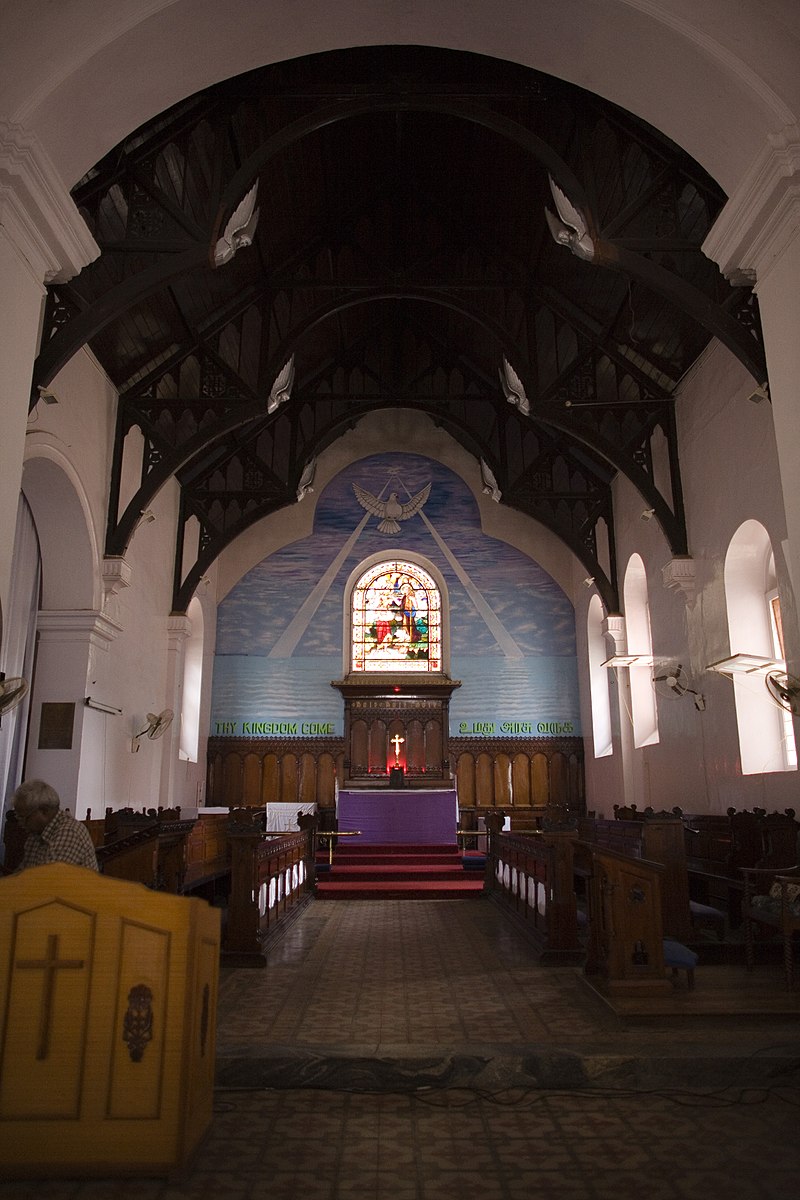 Inside of the Holy Trinity Church, Bangalore By Charles Haynes - https://www.flickr.com/photos/haynes/410872049/sizes/z/in/photostream/, CC BY-SA 2.0, https://commons.wikimedia.org/w/index.php?curid=13306883