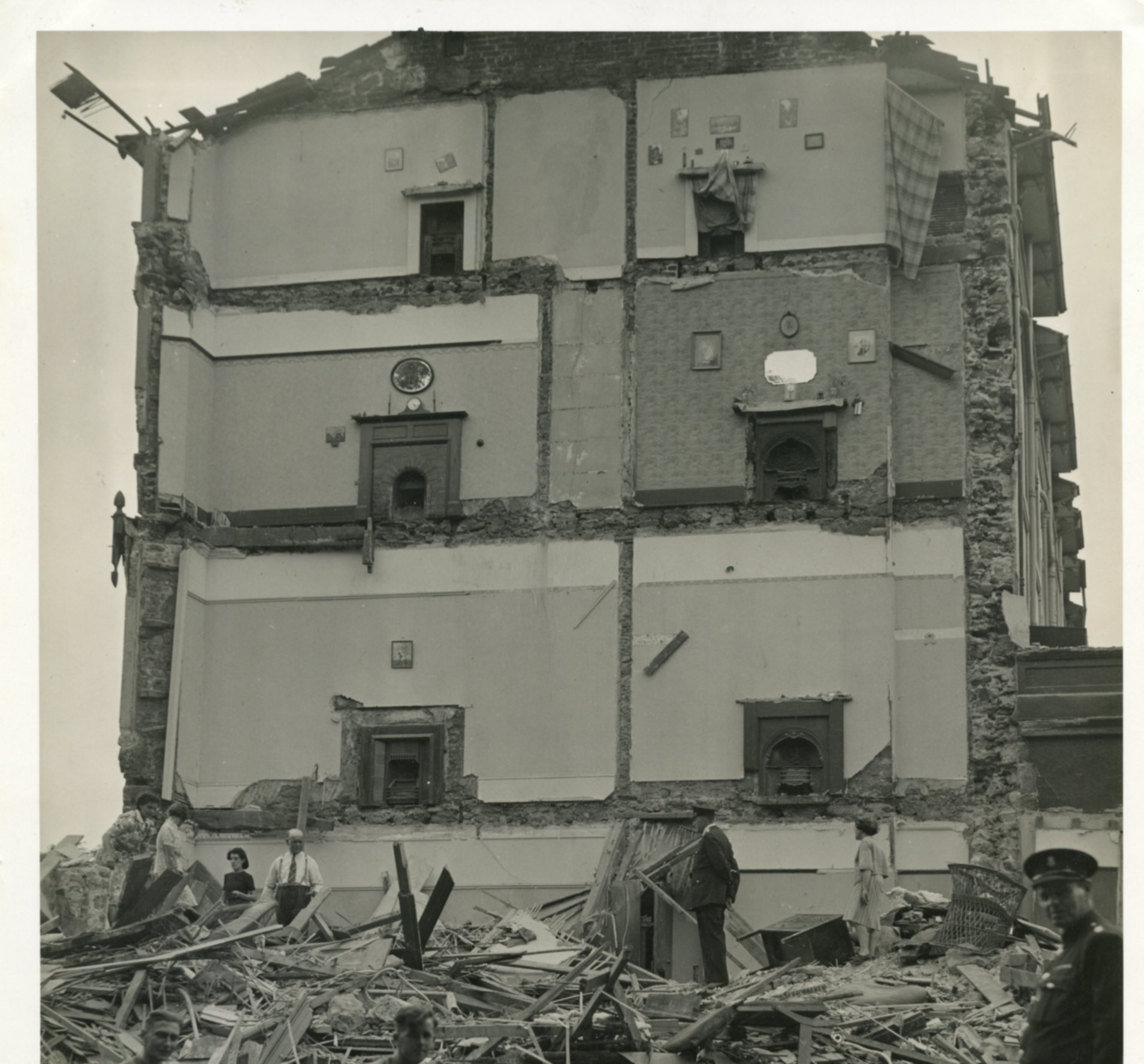 Raid 17 Barnpark Terrace